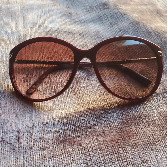 Burberry Women's Sunglasses with Case - Picture 2 of 7